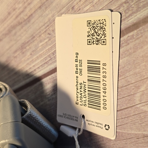 Lululemon Athletic Everywhere Belt Bag 1L Silver NWT One Size** - Picture 5 of 5